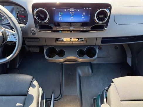 Used 2025 Mercedes-Benz Sprinter 2500 image 11