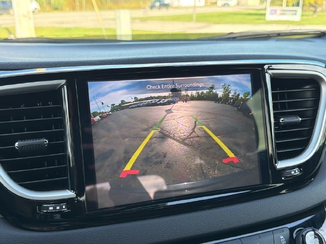 Used 2027 Chrysler Pacifica Select FWD image 25