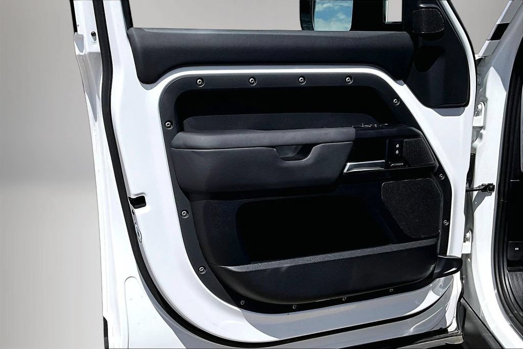 Used 2025 Land Rover Defender 110 S AWD/4WD image 19