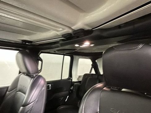 Used 2023 Jeep Wrangler Unlimited Sahara w/ Cold Weather Group AWD/4WD image 11