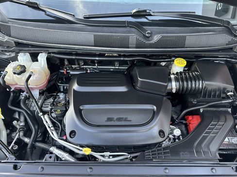 Used 2023 Chrysler Pacifica Touring-L FWD image 39