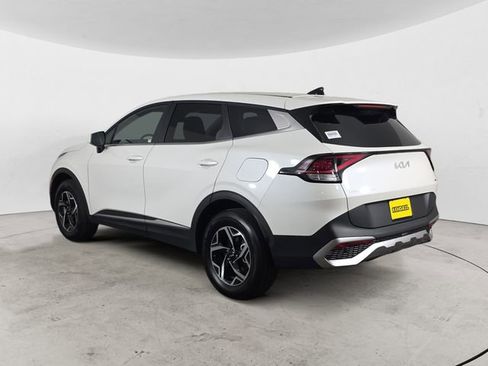 Used 2023 Kia Sportage LX image 3