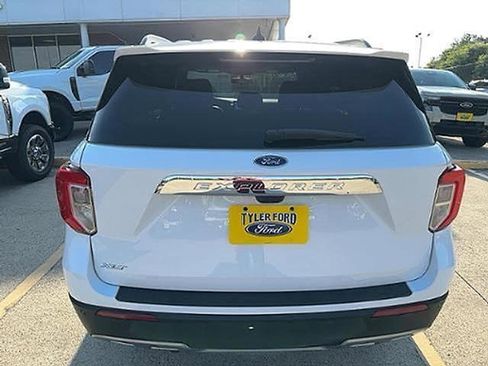 Used 2024 Ford Explorer XLT w/ Equipment Group 202A image 6