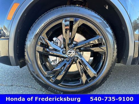 Used 2024 Volkswagen Tiguan SE R-Line image 12