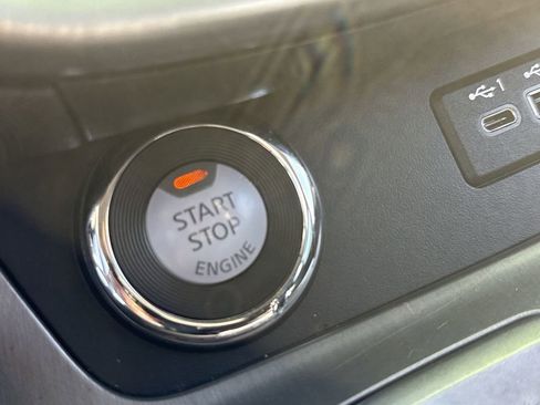 Used 2023 Nissan Murano S image 8