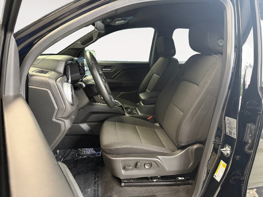 Used 2025 Chevrolet Colorado LT AWD/4WD image 7