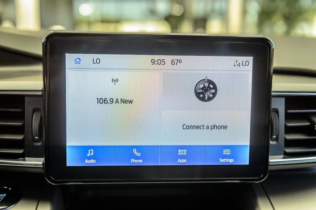 Used 2022 Ford Explorer XLT w/ Equipment Group 202A RWD image 20