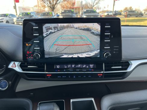 Used 2022 Toyota Sienna XLE image 19