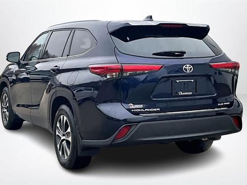Used 2022 Toyota Highlander XLE image 4