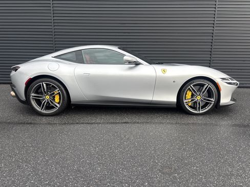 Used 2022 Ferrari Roma RWD image 6