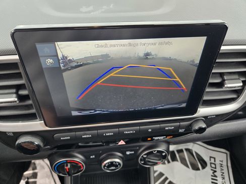 Certified 2023 Hyundai Venue SE image 20