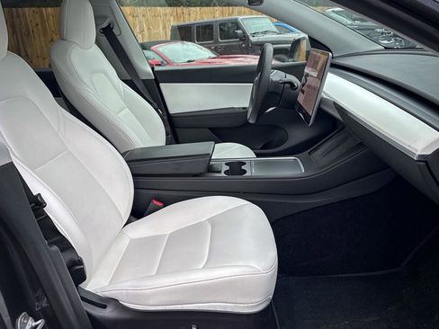 Used 2021 Tesla Model Y Long Range image 25
