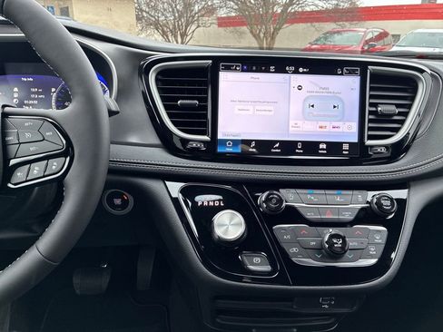 New 2026 Chrysler Pacifica Select w/ S Appearance Package image 18