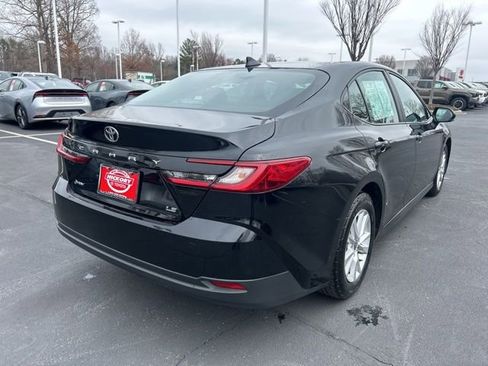 Used 2025 Toyota Camry LE image 5