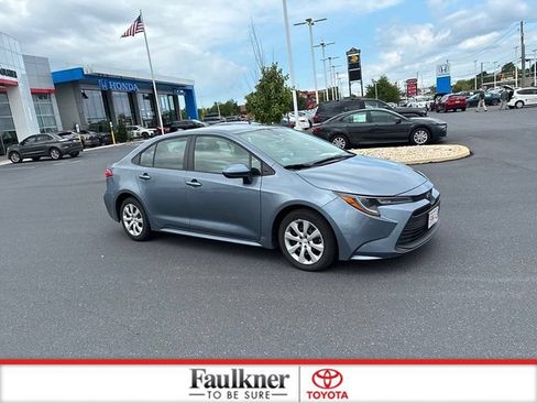 Certified 2025 Toyota Corolla LE FWD image 3