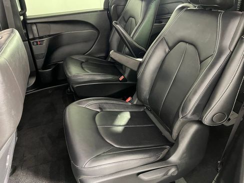 Certified 2024 Chrysler Pacifica Limited image 26