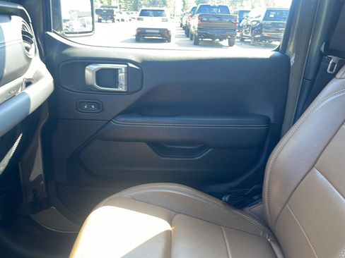 Used 2020 Jeep Gladiator Overland AWD/4WD image 22
