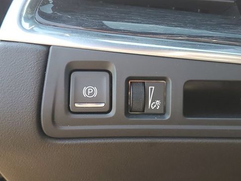 Certified 2023 Cadillac XT5 Premium Luxury w/ LPO, Floor Liner Package AWD/4WD image 15