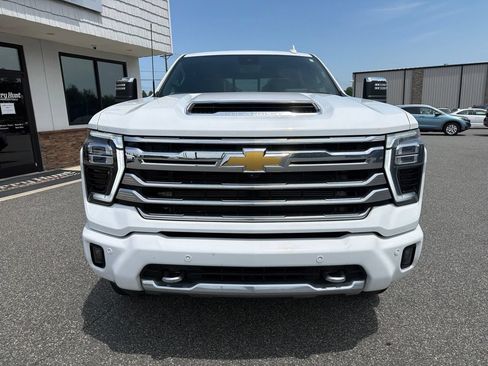Used 2025 Chevrolet Silverado 3500 High Country w/ Technology Package AWD/4WD image 9