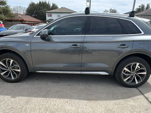 Used 2023 Audi Q5 2.0T Premium w/ Convenience Package image 4