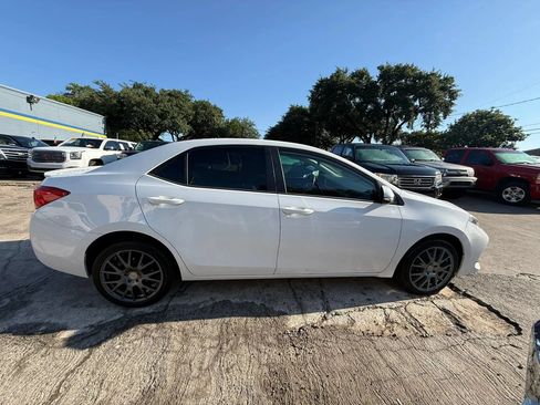 Used 2018 Toyota Corolla SE FWD image 8