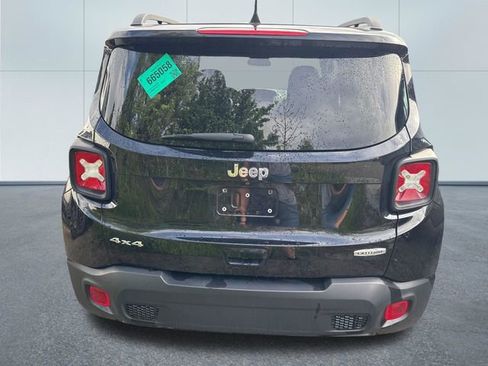 Used 2019 Jeep Renegade Latitude w/ Cold Weather Group AWD/4WD image 3