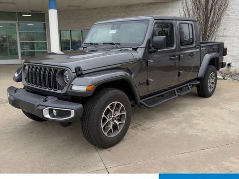 Used 2024 Jeep Gladiator Sport image 1