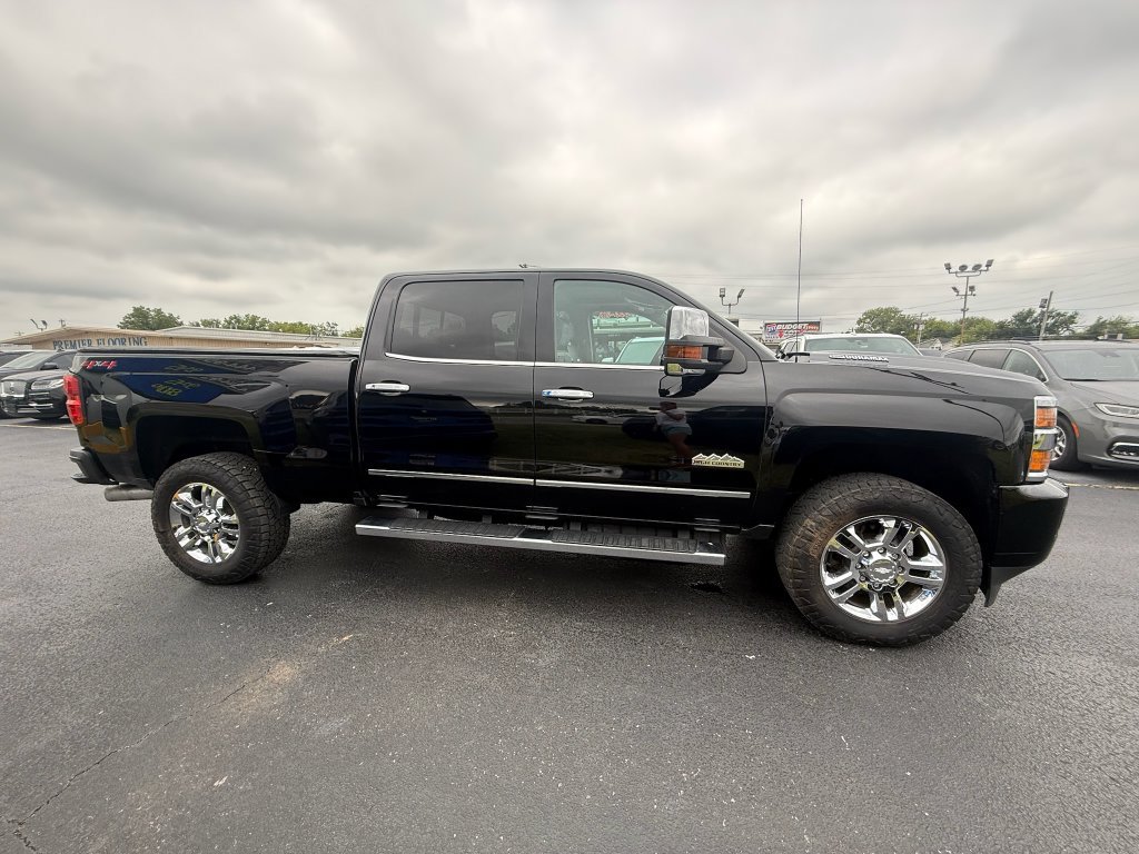 Used 2019 Chevrolet Silverado 2500 High Country w/ Duramax Plus Package AWD/4WD image 2