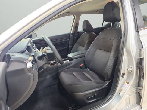 Used 2024 Nissan Altima 2.5 SV AWD/4WD image 12