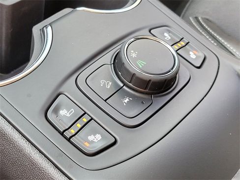 Used 2023 GMC Terrain SLT image 25