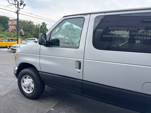 Used 2006 Ford E-350 and Econoline 350 XLT RWD image 4