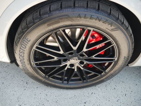 New 2026 Porsche Cayenne Turbo AWD/4WD image 13