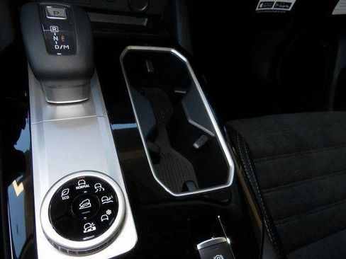 New 2025 Mitsubishi Outlander SE image 22