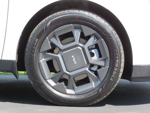Certified 2026 Kia Carnival EX FWD image 18