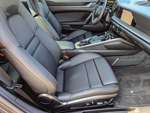 Used 2024 Porsche 911 Carrera image 35