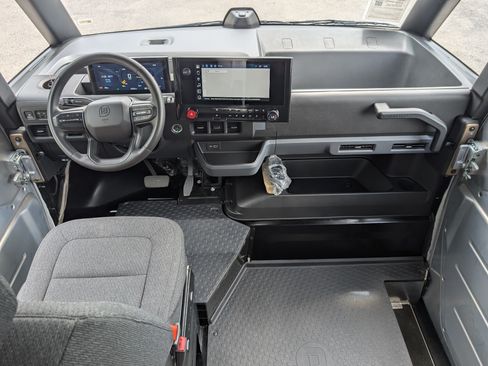 Used 2024 Chevrolet Brightdrop 600 w/ Commercial Equipment Package AWD/4WD image 19