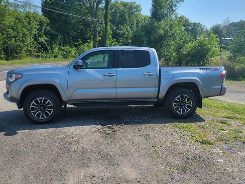 Used 2020 Toyota Tacoma TRD Sport w/ Technology Package AWD/4WD image 4