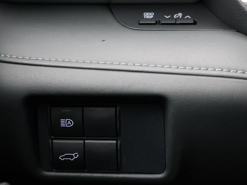 Used 2021 Toyota Highlander XLE AWD/4WD image 29