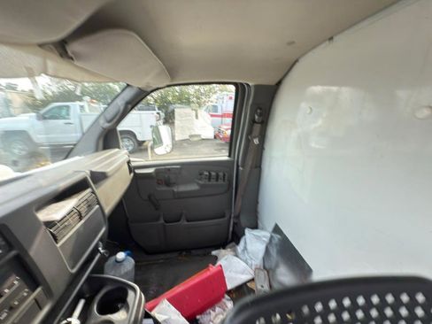 Used 2006 Chevrolet Express 3500 image 15