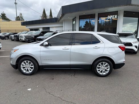 Used 2019 Chevrolet Equinox LT image 2