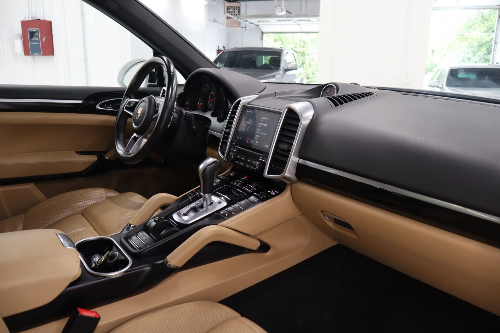Used 2018 Porsche Cayenne AWD/4WD image 30