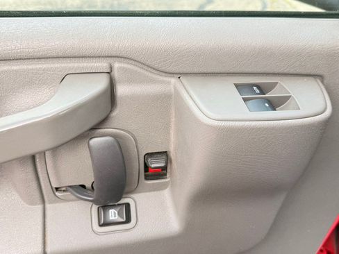 Used 2018 Chevrolet Express 3500 w/ Power Convenience Package RWD image 23