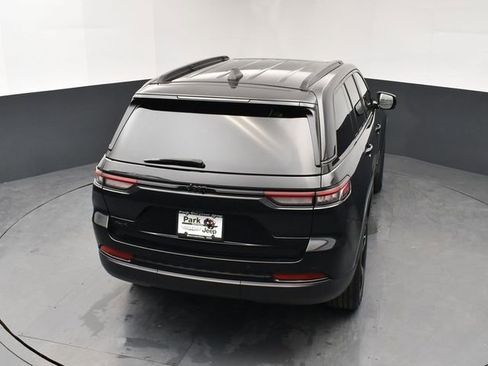 Used 2023 Jeep Grand Cherokee Altitude image 17