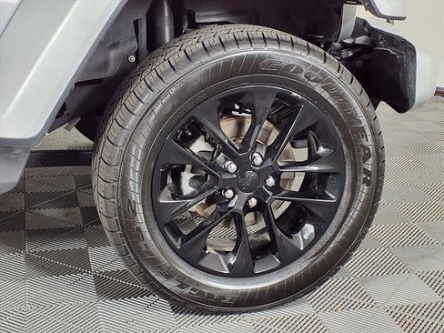 Used 2022 Jeep Wrangler Unlimited Sahara image 34