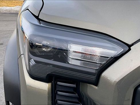 Used 2025 Toyota Tacoma TRD Off-Road image 29