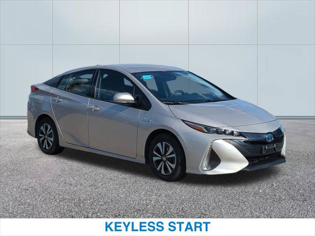 Used 2017 Toyota Prius Prime Plus w/ Preferred Accessory Package FWD image 4