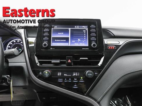 Used 2023 Toyota Camry SE image 12