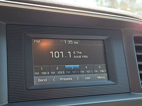 Used 2020 Hyundai Elantra SE FWD image 16