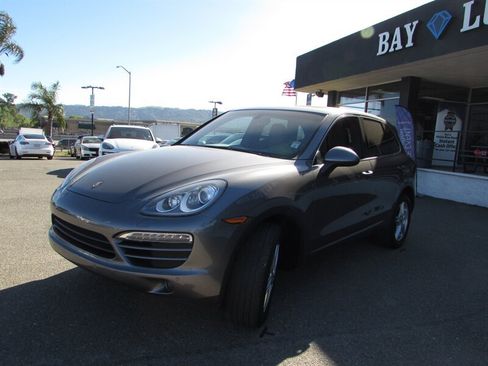 Used 2013 Porsche Cayenne AWD/4WD image 2
