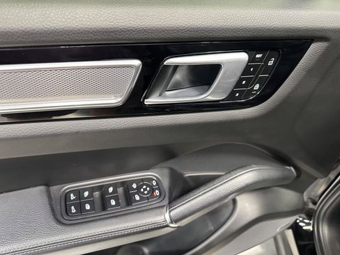 Used 2022 Porsche Cayenne Platinum Edition image 16